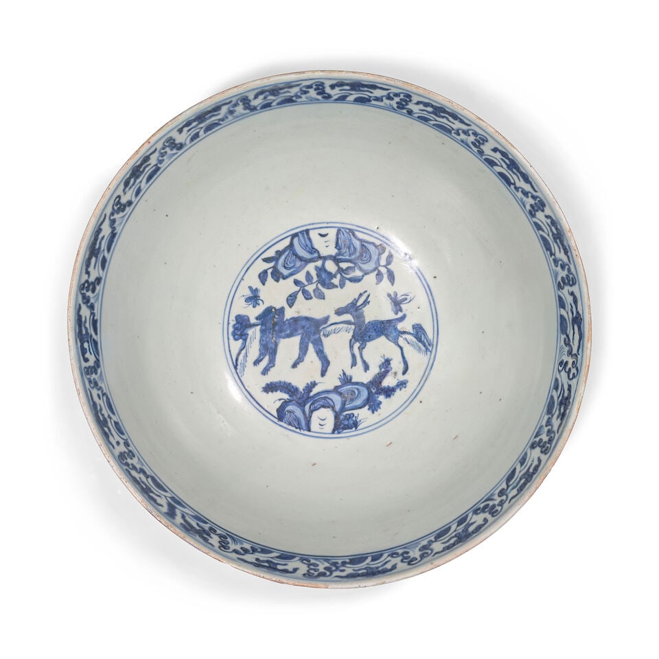 GRAND BOL EN PORCELAINE BLEU BLANC Dynastie Ming, XVIe/XVIIe siècle - 3