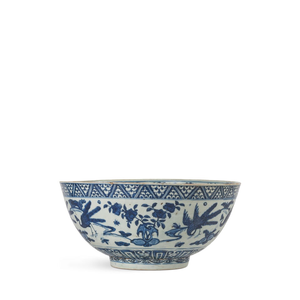 GRAND BOL EN PORCELAINE BLEU BLANC Dynastie Ming, XVIe/XVIIe siècle - 4