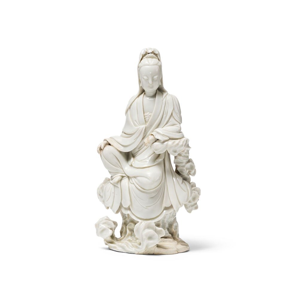 STATUETTE DE GUANYIN EN PORCELAINE BLANC DE CHINE Dynastie Qing, XVIIIe siècle (1 of 5)
