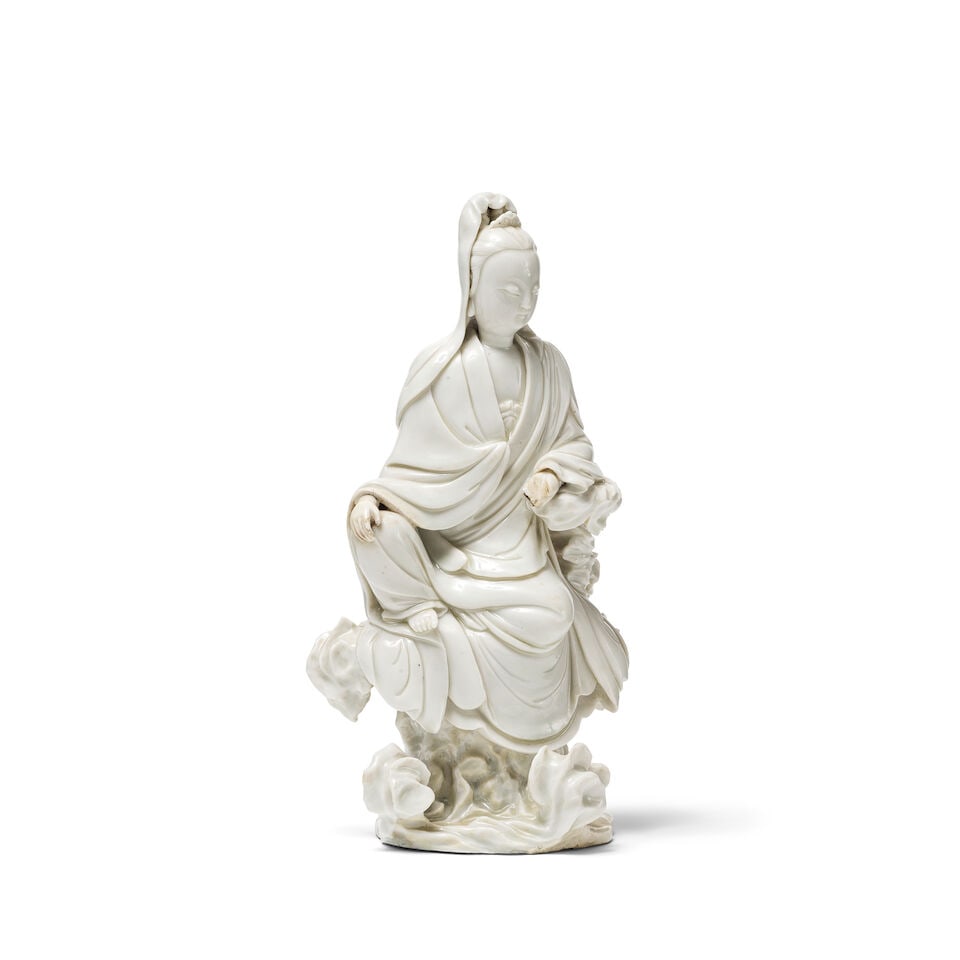 STATUETTE DE GUANYIN EN PORCELAINE BLANC DE CHINE Dynastie Qing, XVIIIe siècle - 3