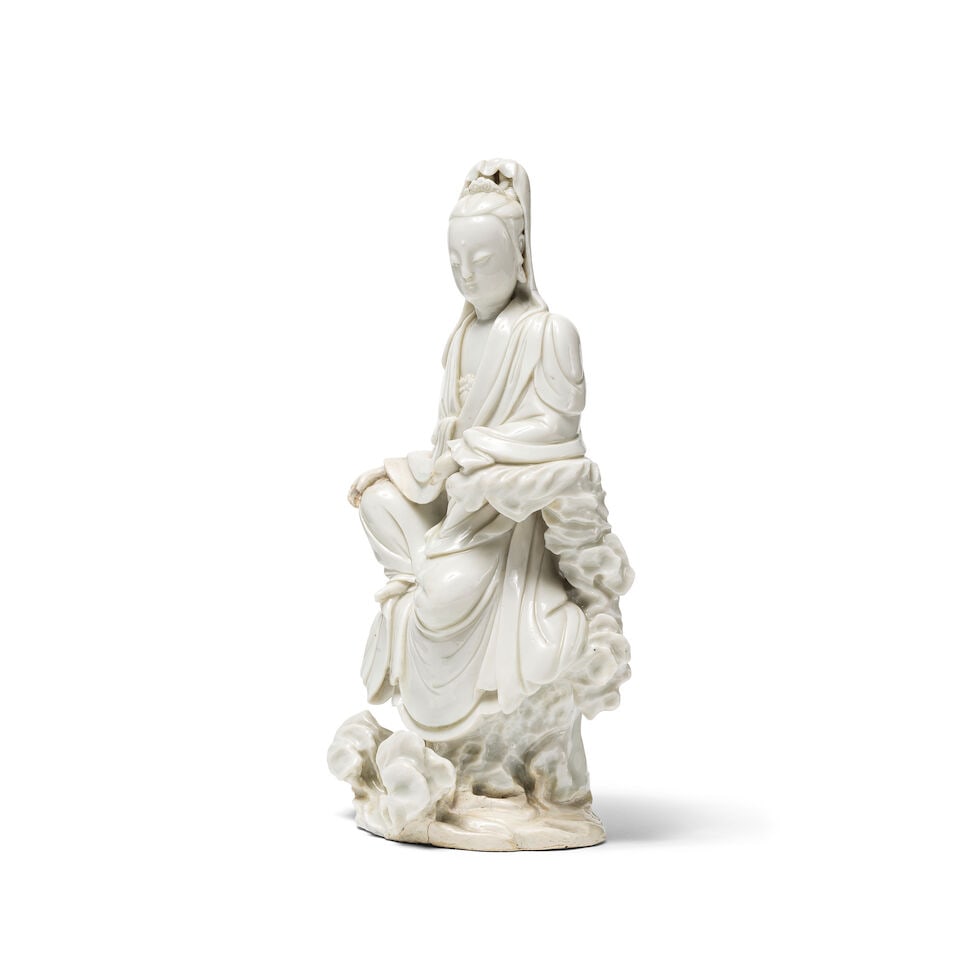 STATUETTE DE GUANYIN EN PORCELAINE BLANC DE CHINE Dynastie Qing, XVIIIe siècle - 5