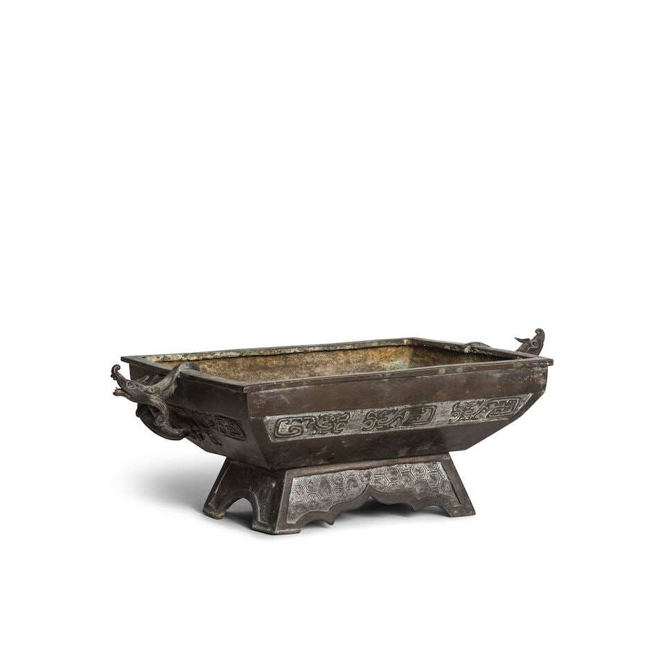 BRÛLE-PARFUM ARCHAÏSANT EN BRONZE Fin de la Dynastie Ming (1368-1644) (1 of 4)