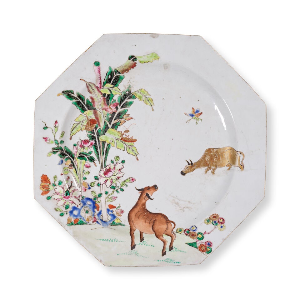 ASSIETTE EN PORCELAINE DE LA FAMILLE ROSE Dynastie Qing, XVIIIe siècle: ASSIETTE EN PORCELAINE DE LA FAMILLE ROSE Dynastie Qing, XVIIIe siècle AN OCTAGONAL FAMILLE ROSE 'BUFFALO' DISH Qing Dynasty, 18th century 36.5 cm (14 3/8 in.)