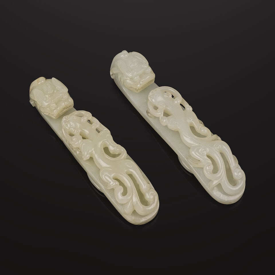 DEUX BOUCLES DE CEINTURE EN JADE BLANC Dynastie Qing, XIXe siècle (2) (1 of 2)