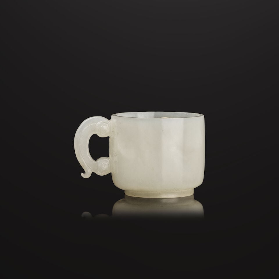 PETITE TASSE EN JADE BLANC Dynastie Qing, XVIIIe/XIXe siècle (1 of 3)