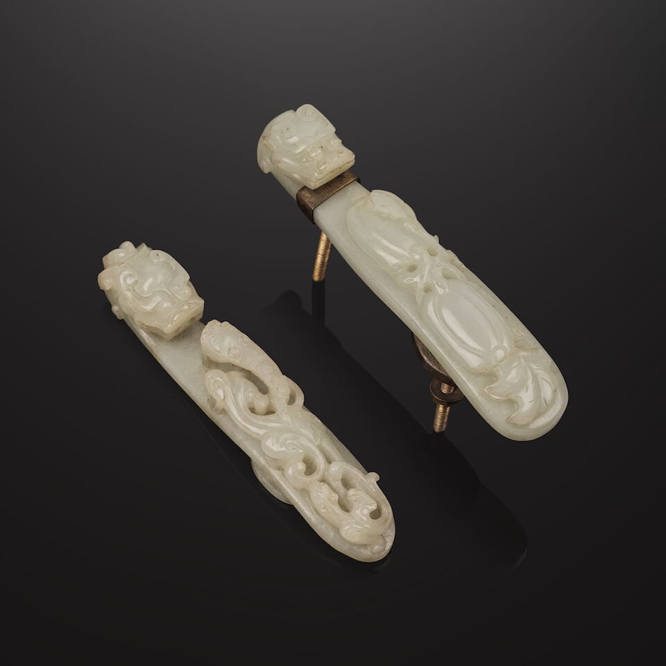 DEUX BOUCLES DE CEINTURE EN JADE CÉLADON Fin de la Dynastie Qing (1644-1911) (2) (1 of 2)