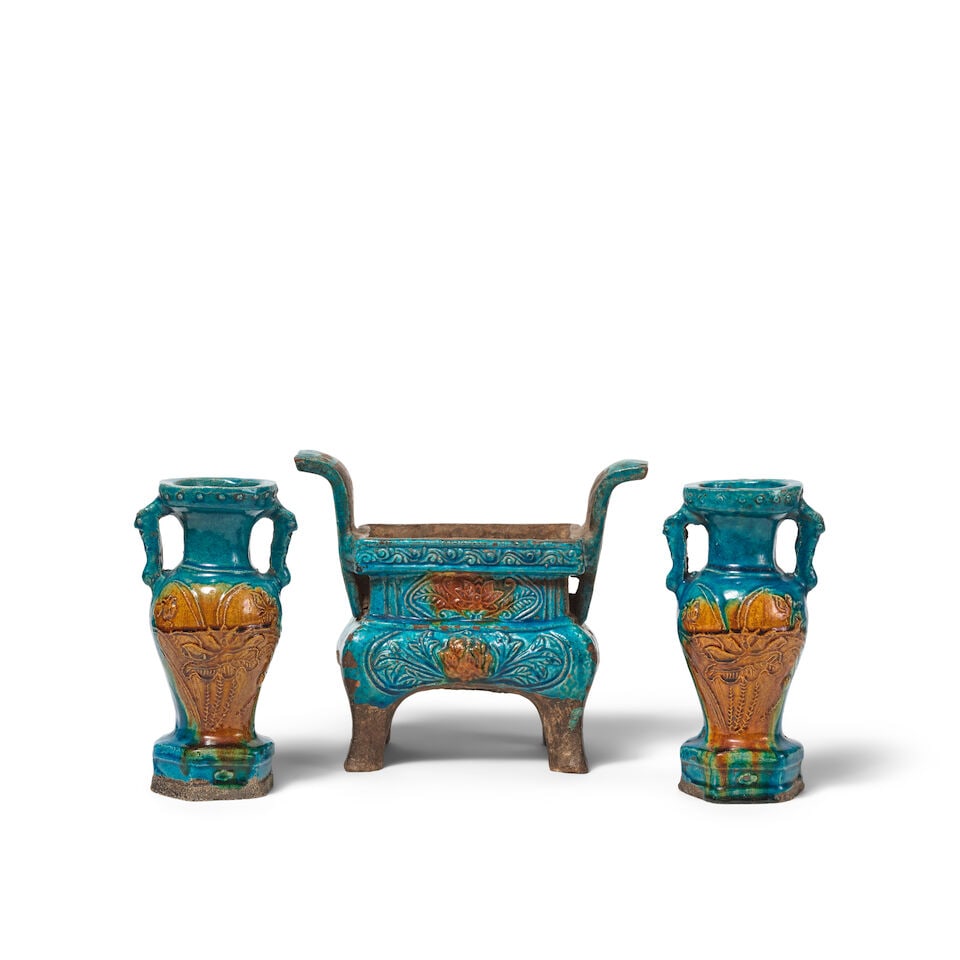 GARNITURE DE TROIS PIÈCES EN GRÈS ÉMAILLÉ FAHUA XVIIe siècle (4) (1 of 4)