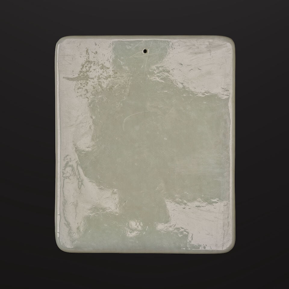 PLAQUE EN JADE CÉLADON PÂLE SCULPTÉ XXe siècle - 2