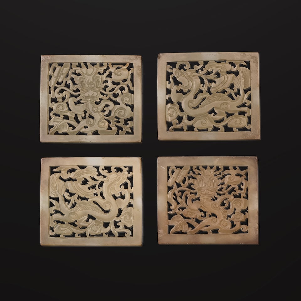 QUATRE PLAQUES EN BOWÉNITE SCULPTÉE ET AJOURÉE Dynastie Qing, XIXe siècle (4) (1 of 3)