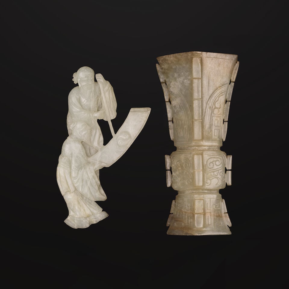 DEUX PLAQUES EN JADE Fin de la Dynastie Qing (1644-1911) (2): DEUX PLAQUES EN JADE Fin de la Dynastie Qing (1644-1911) A MOTTLED JADE GU-SHAPED JADE PLAQUE AND A FIGURAL PLAQUE Late Qing Dynasty 13.4 cm (5 1/4 in.) and 12 cm (4 3/4 in.) long