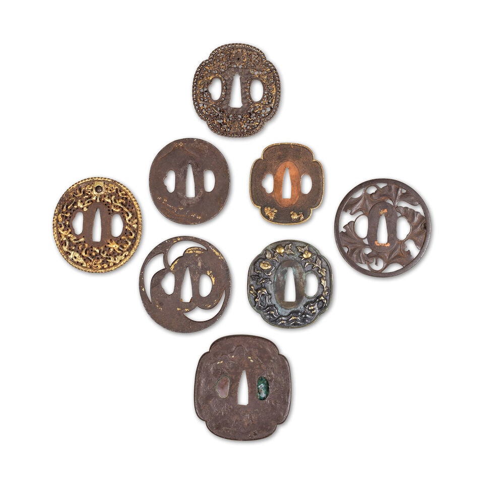 COLLECTION DE HUIT TSUBA EN ALLIAGES DE MÉTAUX Époque Edo (1615-1868) et époque M... - 2