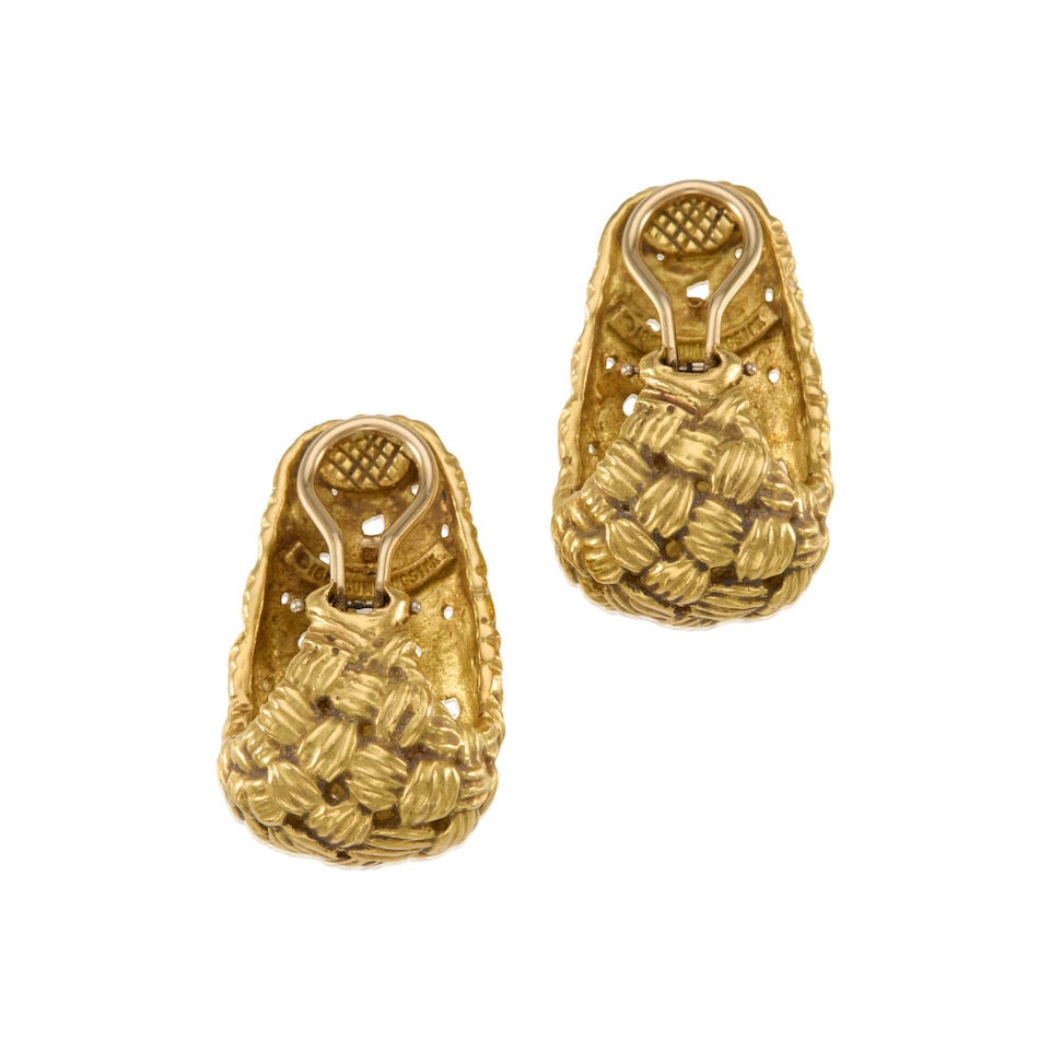 ANGELA CUMMINGS: PAIR OF 18K GOLD EARCLIPS, CIRCA 1987 - 2