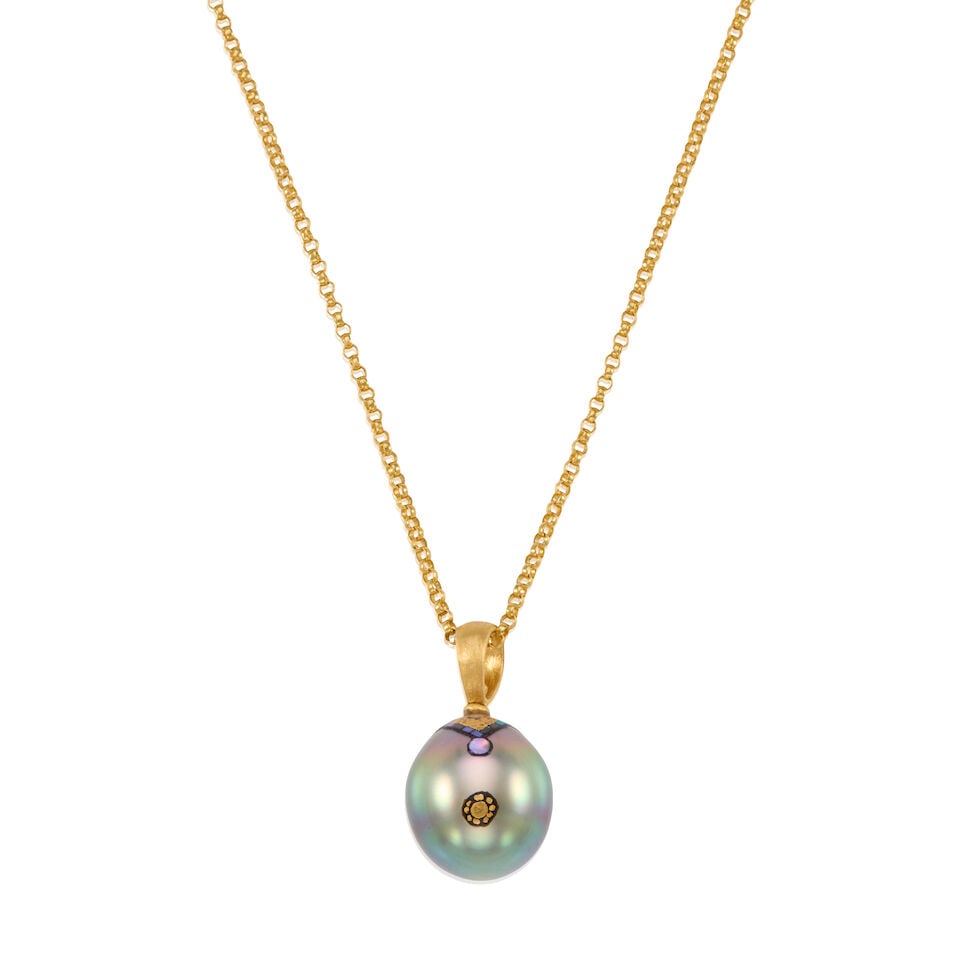 18K GOLD AND CULTURED PEARL ART PENDANT NECKLACE: 18K GOLD AND CULTURED PEARL ART PENDANT NECKLACE • 18k yellow gold • 1 near-round pearl measuring approximately 13 - 14 mm in diameter, decorated with 'maki-e' painting • Length 17