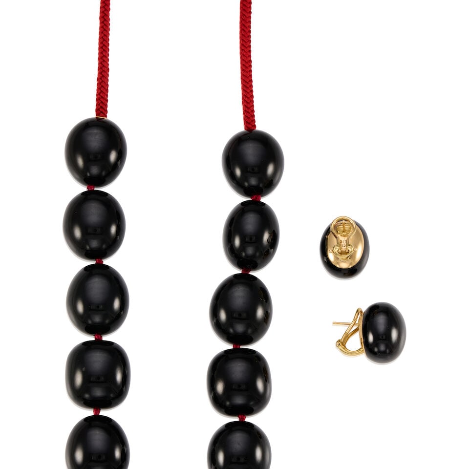 GROUP OF GOLD AND JADE JEWELRY - 2