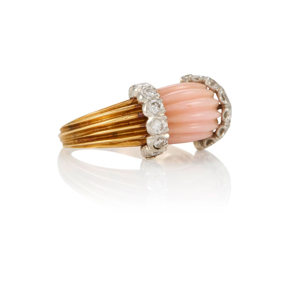 VINTAGE 14K GOLD, CORAL, AND DIAMOND RING - 2