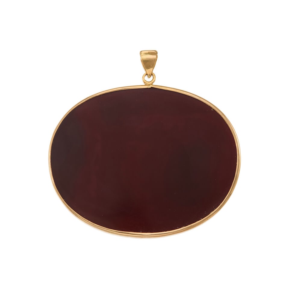 GOLD AND CARNELIAN CALLIGRAPHY PENDANT - 2