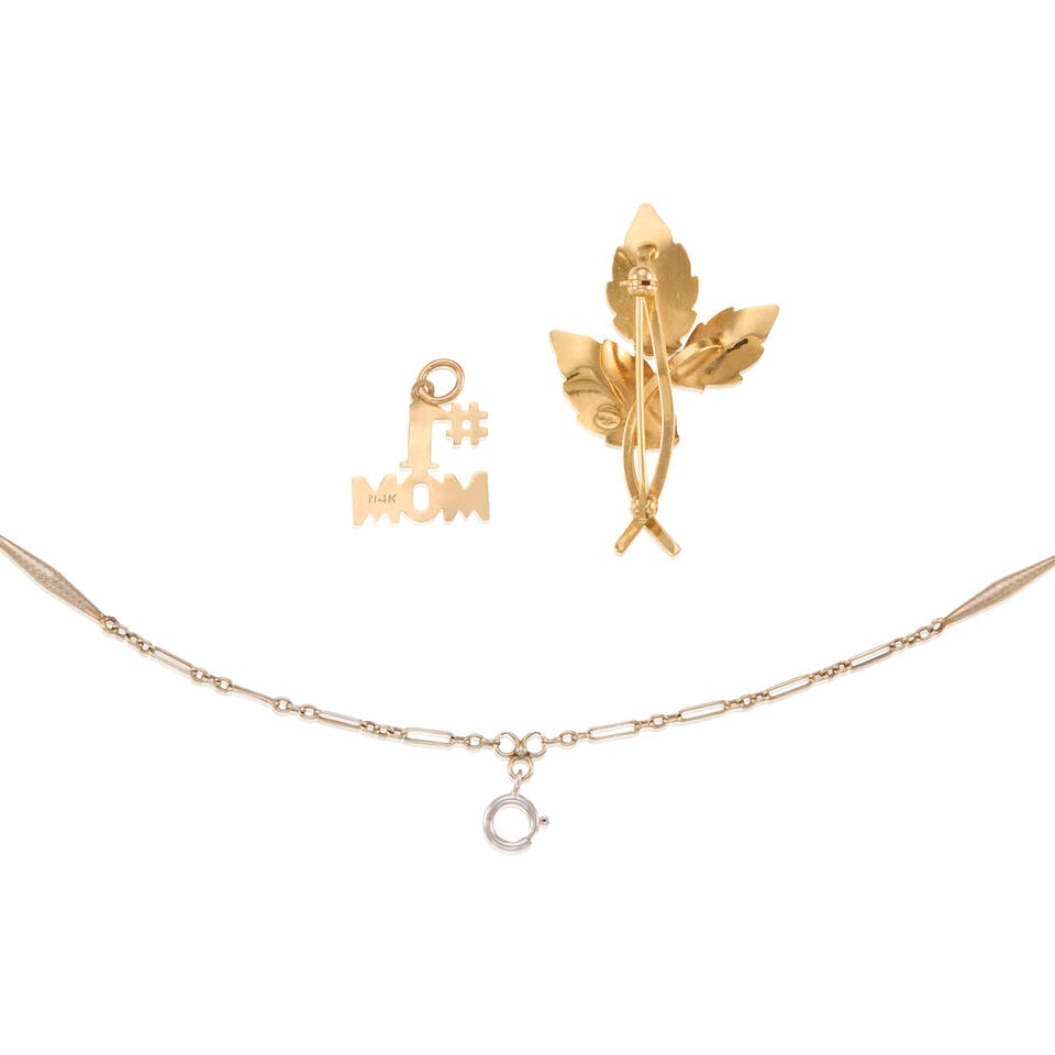 A GROUP OF 14K GOLD JEWLERY - 2