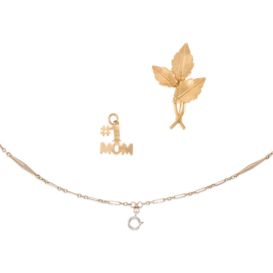 A GROUP OF 14K GOLD JEWLERY - 3