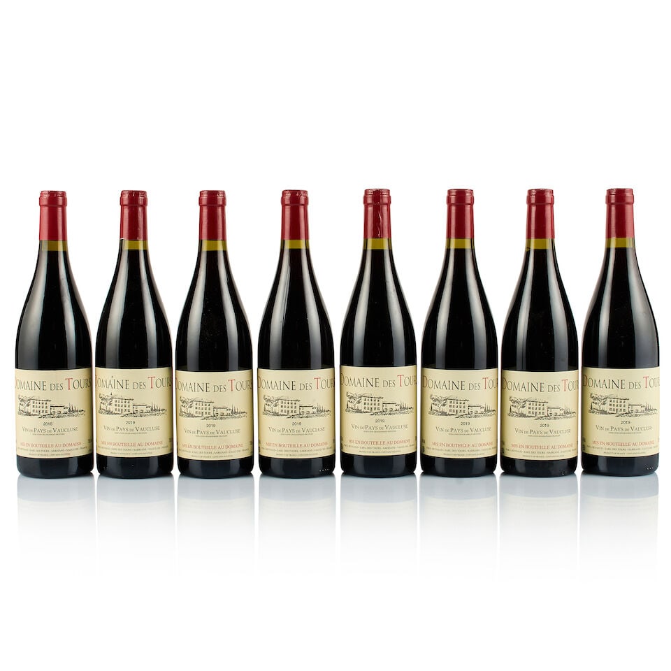 Domaine des Tours, Vin de Pays de Vaucluse, 2018 & 2019 (8 x 750ml): Domaine des Tours, Vin de Pays de Vaucluse, 2018 (1 x 750ml) Region: Rhône Valley Fill Level: excellent Capsule: slightly torn and scratched on top Cork: very slightly depressed Label: very