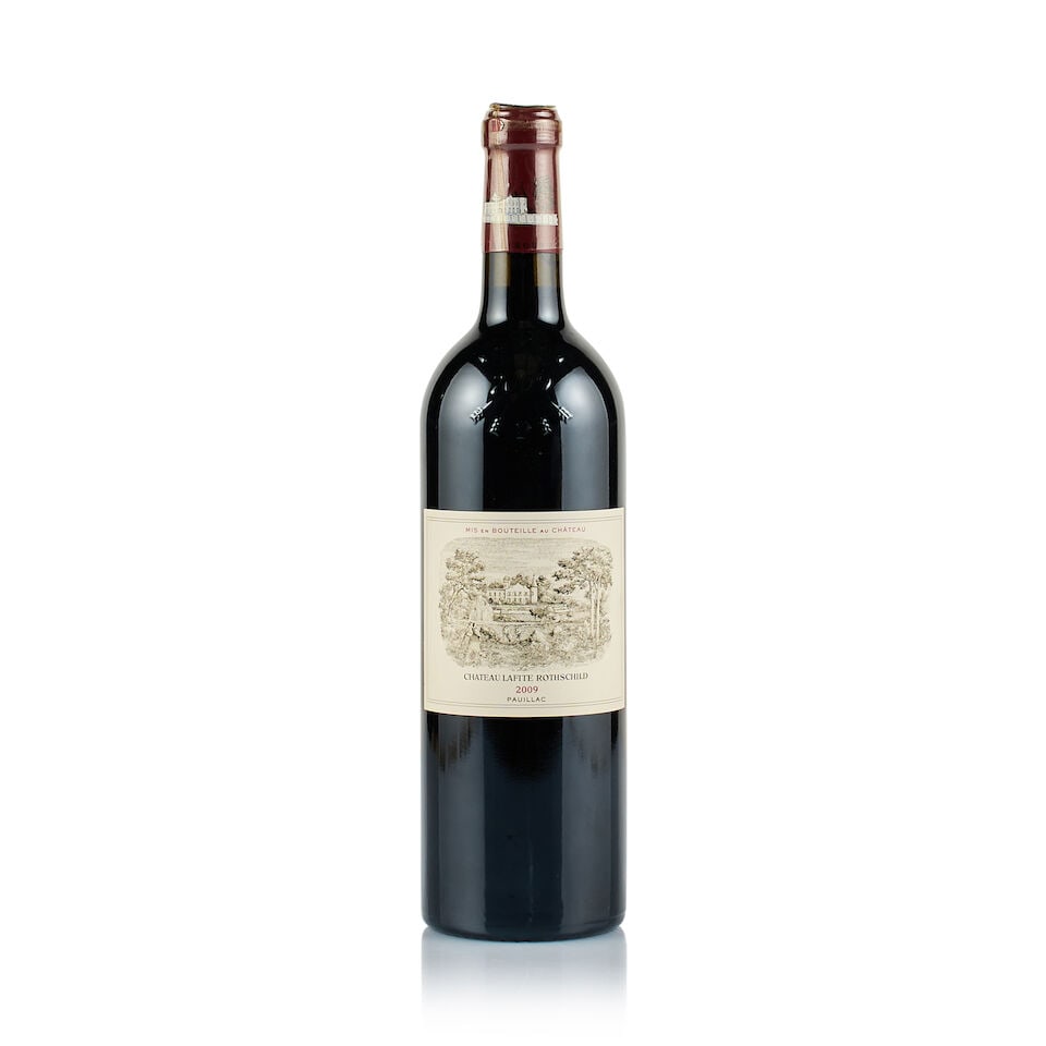 Château Lafite Rothschild, Pauillac, 1er Grand Cru Classé, 2009 (1 x 750ml): Château Lafite Rothschild, Pauillac, 1er Grand Cru Classé, 2009 (1 x 750ml) Region: Bordeaux Fill Level: into neck Capsule: ok Cork: ok Label: excellent appearance Packaging: neutral carton
