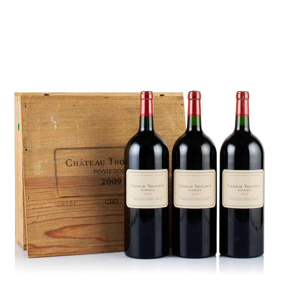 Château Trotanoy, Pomerol, 2009 (3 x Magnum): Château Trotanoy, Pomerol, 2009 (3 x Magnum) Region: Bordeaux Fill Level: into neck Capsule: 3x plastic wrapped, ok Cork: ok Label: excellent appearance Packaging: original wooden case Alcohol