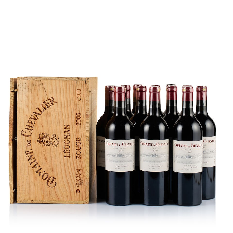 Domaine de Chevalier, Pessac-Léognan, Grand Cru Classé, 2005 (12 x 750ml): Domaine de Chevalier, Pessac-Léognan, Grand Cru Classé, 2005 (12 x 750ml) Region: Bordeaux Fill Level: 3x into neck, 9x base of neck Capsule: 12x plastic wrapped, ok Cork: 2x very slightly d