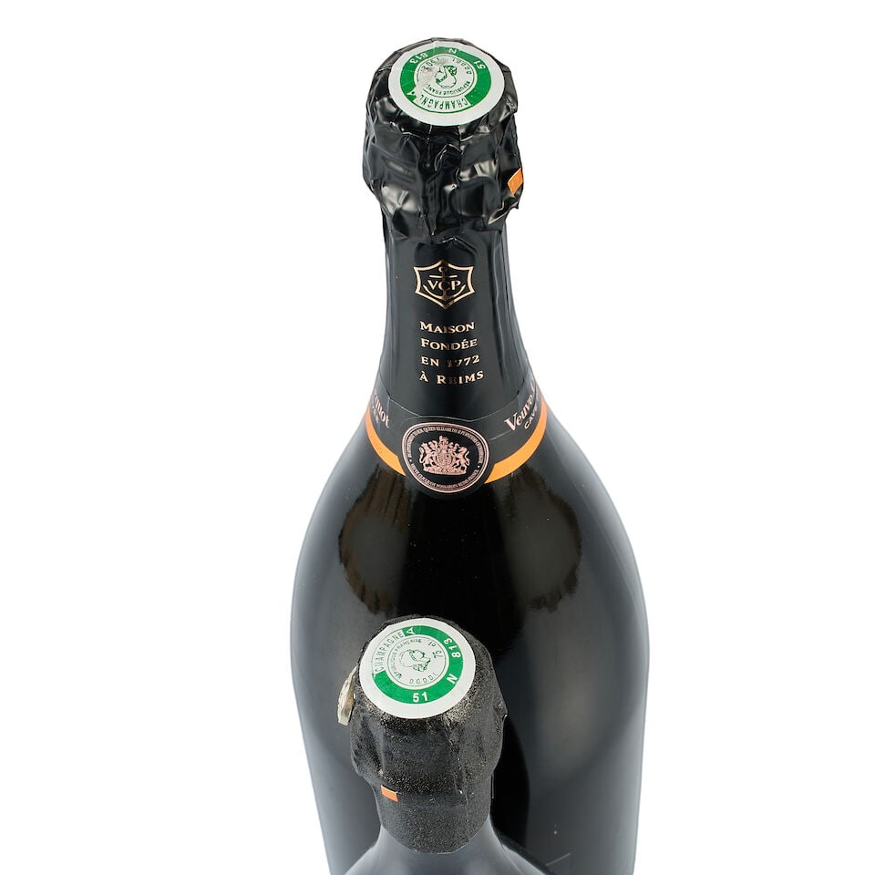 Mixed Lot of Champagne Veuve Clicquot, 1979 & 2006 (1 x 750ml & 1 x Magnum) - 2