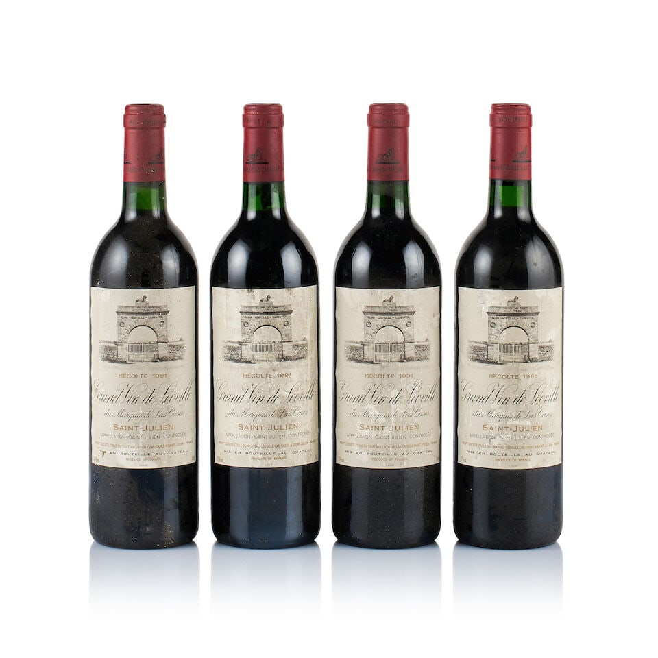 Château Léoville Las Cases, Saint-Julien, Grand Cru Classé, 1991 (4 x 750ml): Château Léoville Las Cases, Saint-Julien, Grand Cru Classé, 1991 (4 x 750ml) Region: Bordeaux Fill Level: 4x into neck Capsule: 4x bin-soiled Cork: 3x slightly depressed, 1x ok Label: 4