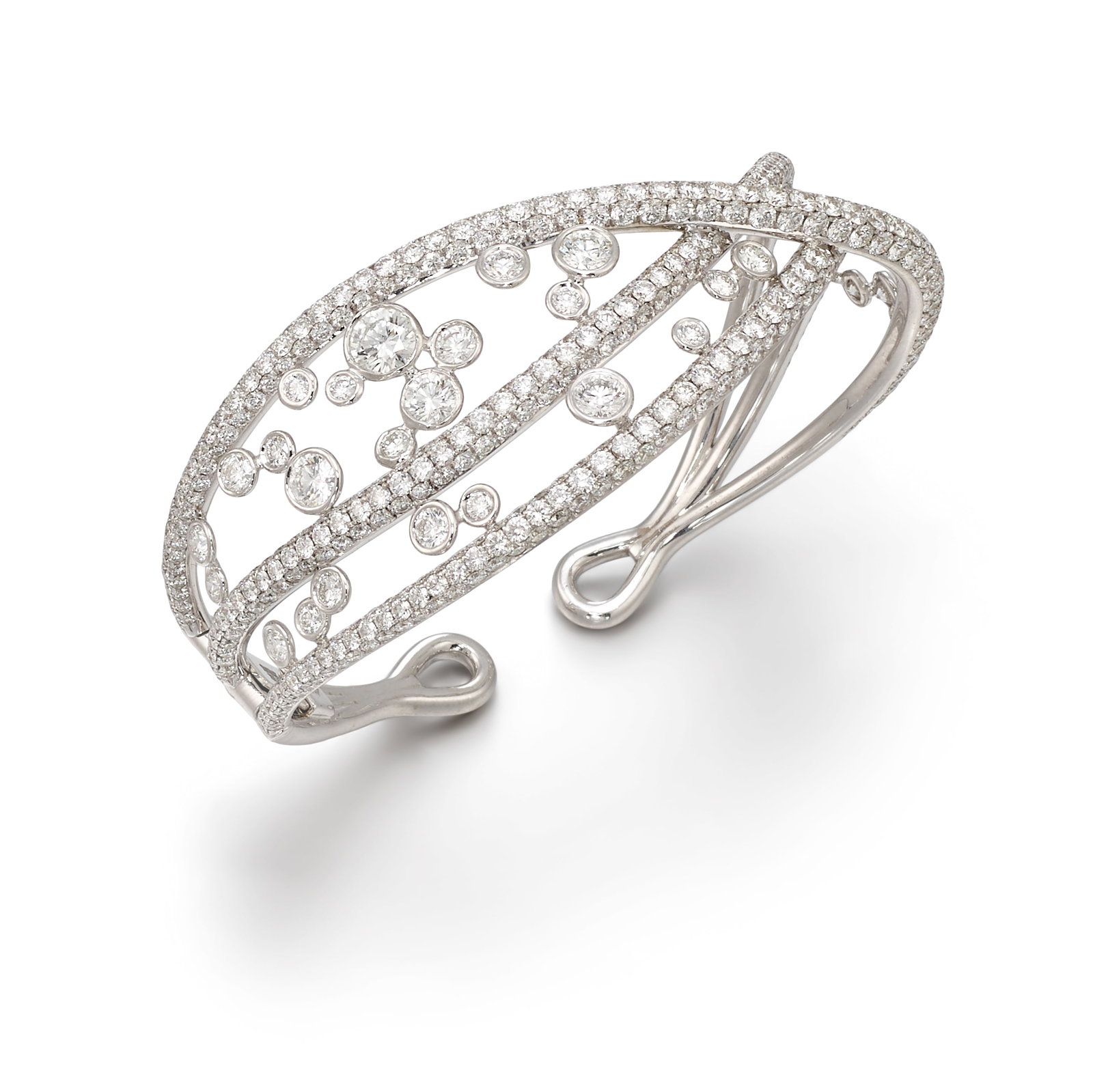 KWIAT: AN 18K WHITE GOLD AND DIAMOND BRACELET (1 of 1)