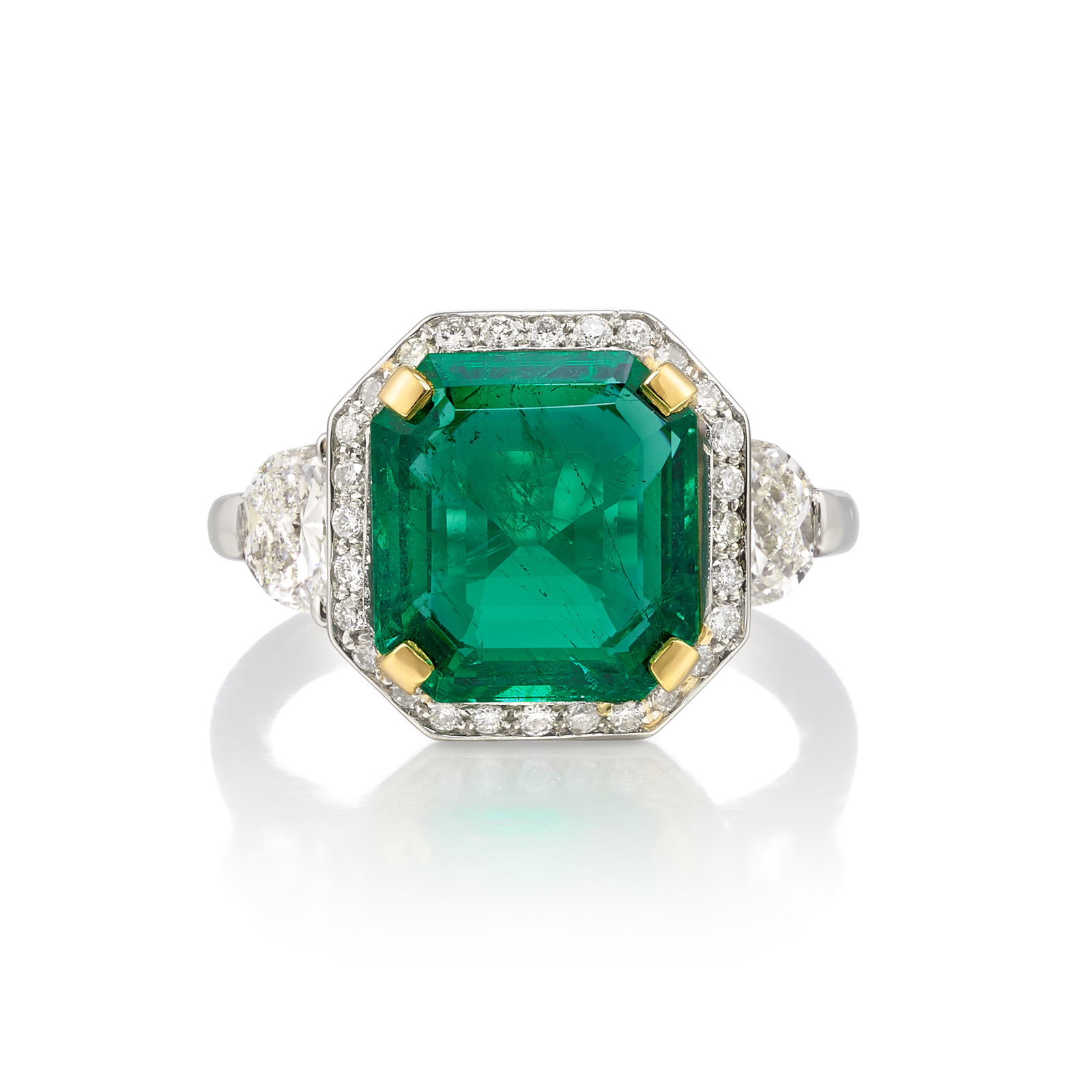 A PLATINUM, 18K GOLD, EMERALD AND DIAMOND RING (1 of 1)