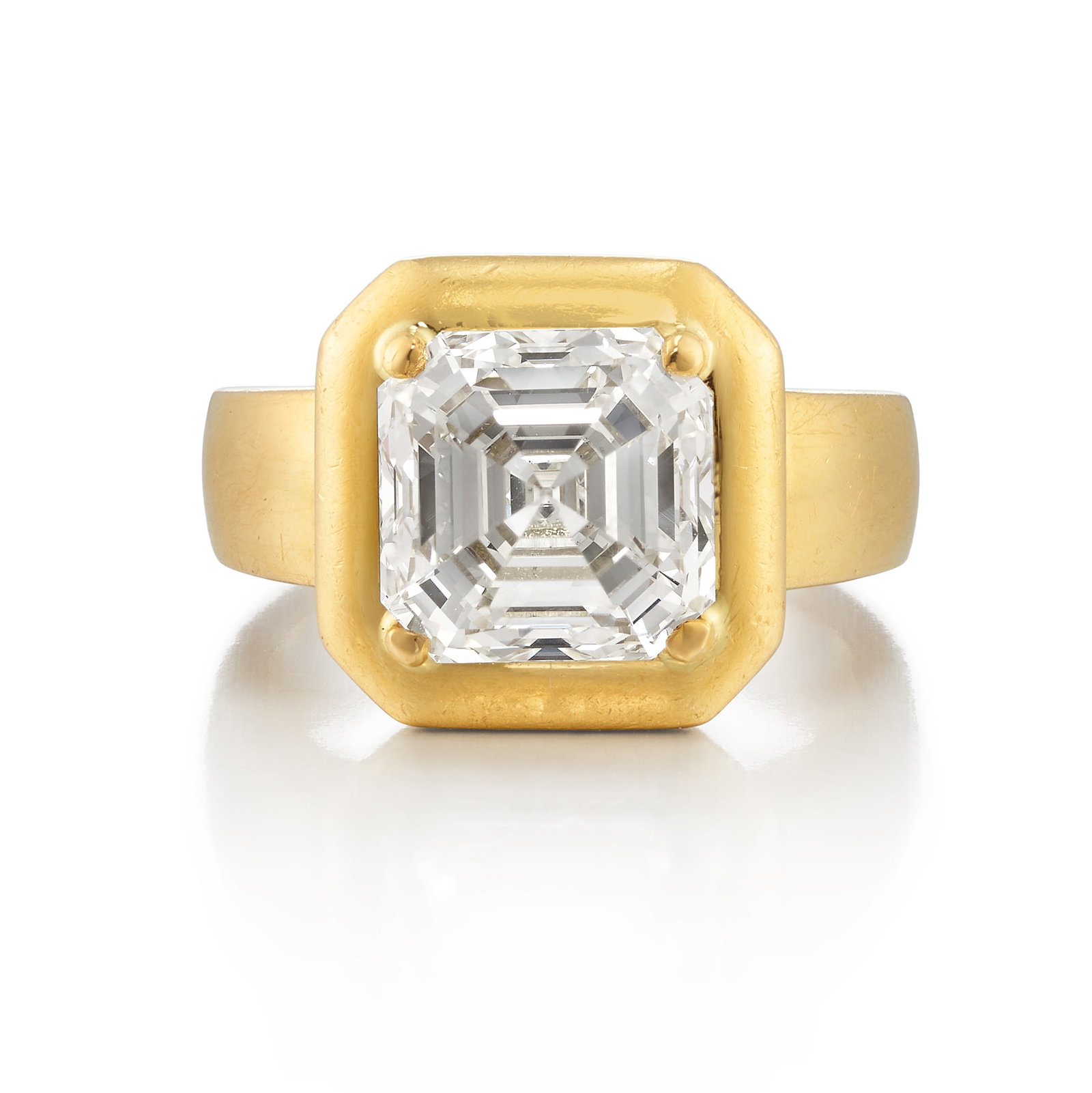 AN 18K GOLD AND DIAMOND RING (1 of 1)