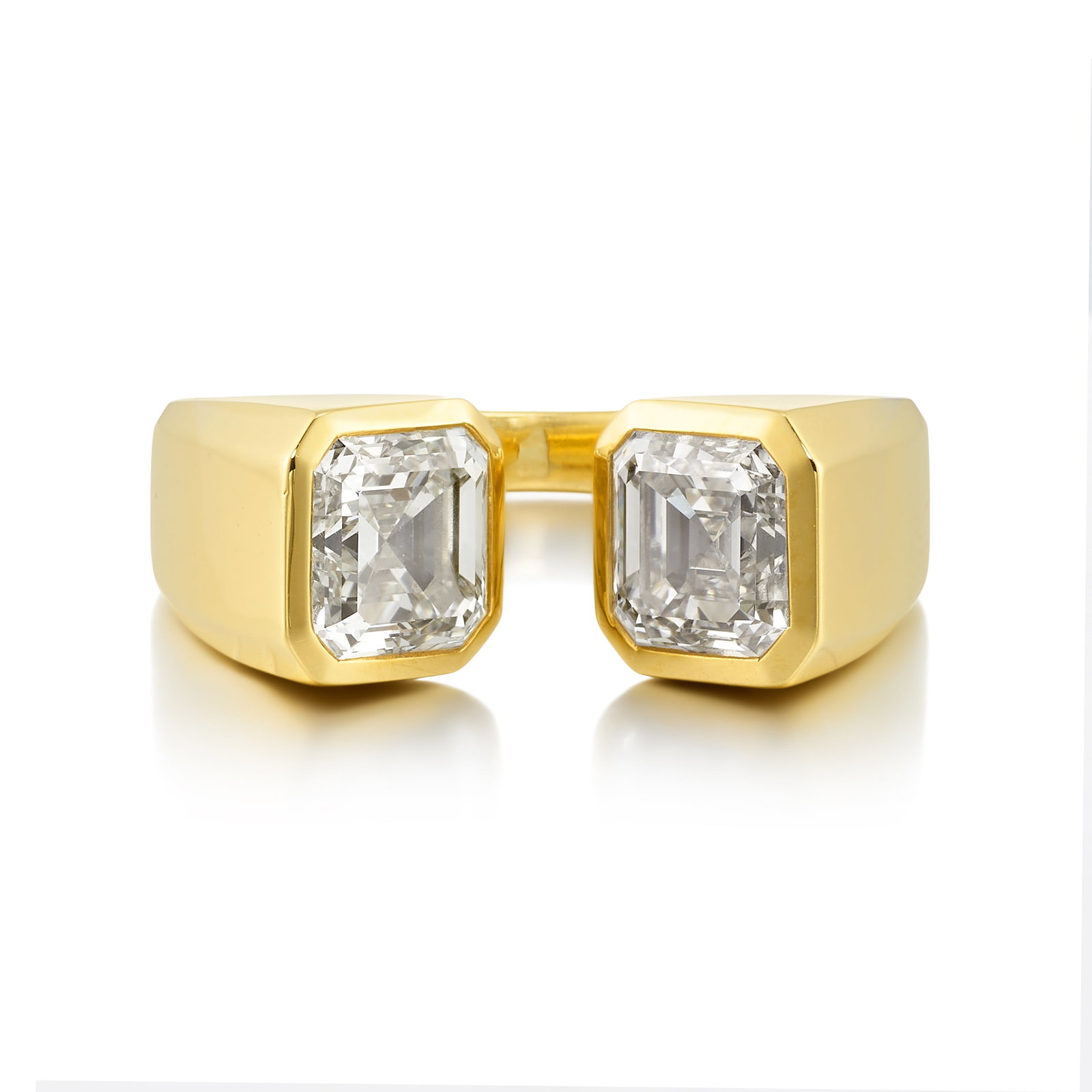 AN 18K GOLD AND DIAMOND RING: AN 18K GOLD AND DIAMOND RING Comprising two square emerald-cut diamonds, weighing 1.50 carats and 1.53 carats, respectively; size 6 1/4 Footnotes: Accompanied by GIA Report 5232660018, dated August