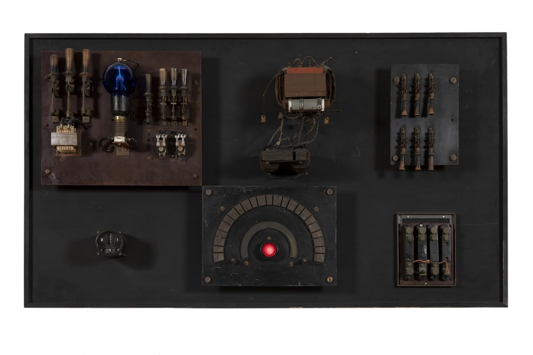 TAKIS (PANAYIOTIS VASSILAKIS) (1925-2019) Electronic Relief: TAKIS (PANAYIOTIS VASSILAKIS) (1925-2019) Electronic Relief signé et daté « Takis 83 » (au dos) bois peint, circuit électrique, instruments analogiques, lumières signaux 