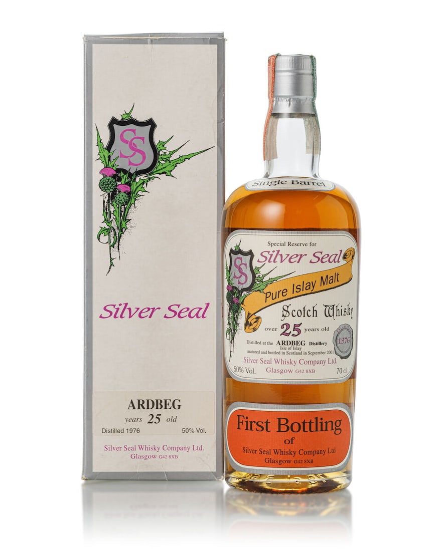 Ardbeg 25 Year Old Silver Seal, 1976 (1x 700ml): Ardbeg 25 Year Old Silver Seal, 1976 (1x 700ml) Region: Islay Fill Level: top shoulder Label: good labelling Packaging: stained and scuffed original carton Alcohol content: 50% ABV Notes: Bottled by