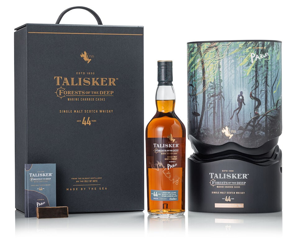 Talisker 44 Year Old Forests of the Deep, NV (1x 700ml): Talisker 44 Year Old Forests of the Deep, NV (1x 700ml) Region: Island Fill Level: into neck Label: good label Packaging: orginal case, accompanied with booklet and a piece of charred wood Alcohol