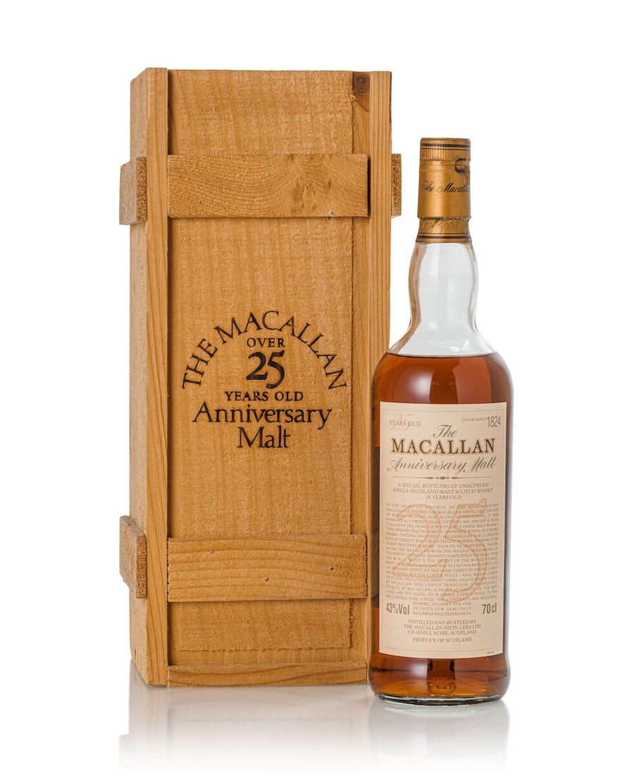The Macallan Anniversary Malt 25 Years Old, NV (1x 700ml): The Macallan Anniversary Malt 25 Years Old, NV (1x 700ml) Region: Speyside Fill Level: mid shoulder Label: bin-soiled label Packaging: original wooden case Miscellaneous: signs of old seepage Alcohol 