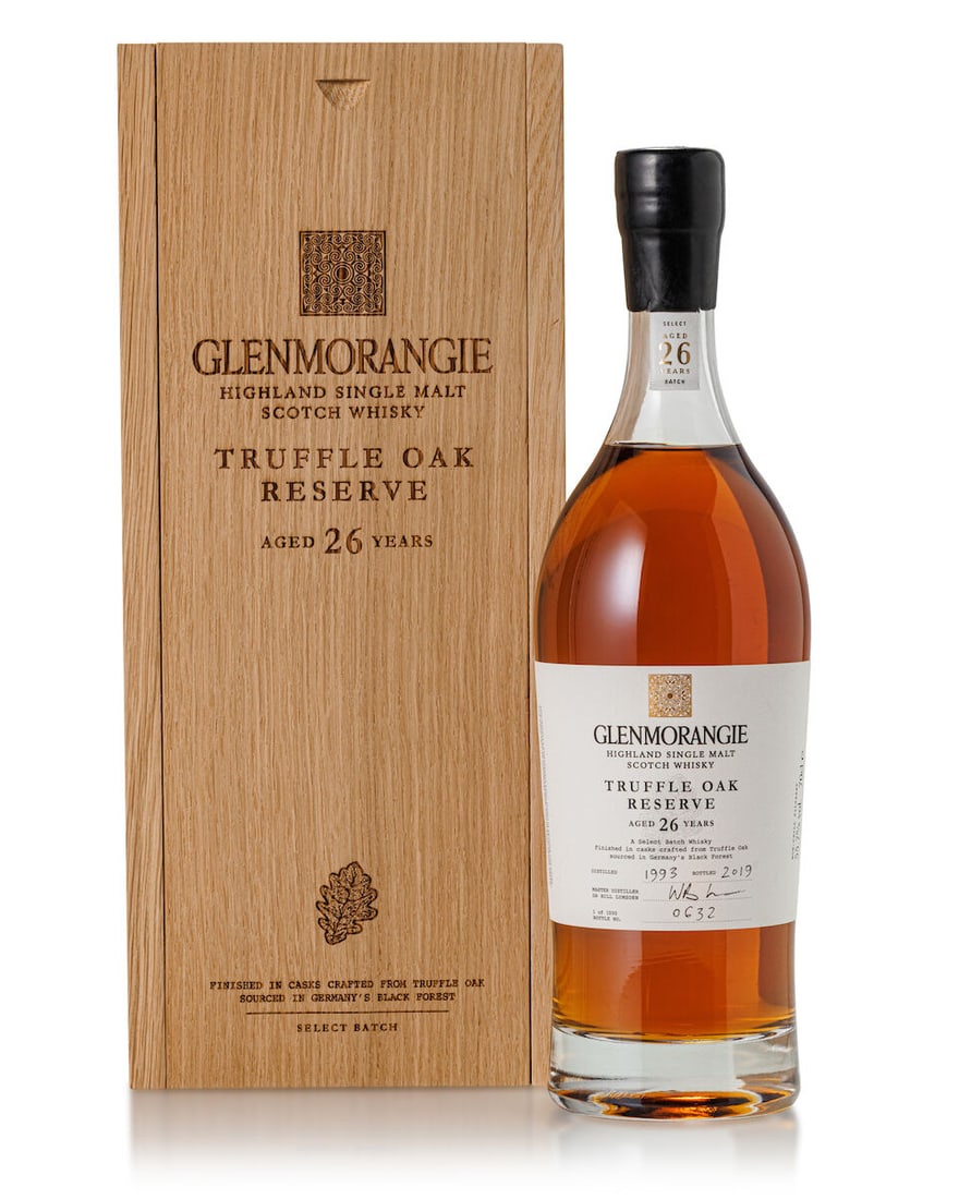 Glenmorangie 26 Year Old Truffle Oak Reserve, 1993 (1x 700ml): Glenmorangie 26 Year Old Truffle Oak Reserve, 1993 (1x 700ml) Region: Highland Capsule: wax capsule Label: good label Packaging: original wooden case Alcohol content: 55.7% ABV Notes: distilled 1993 a