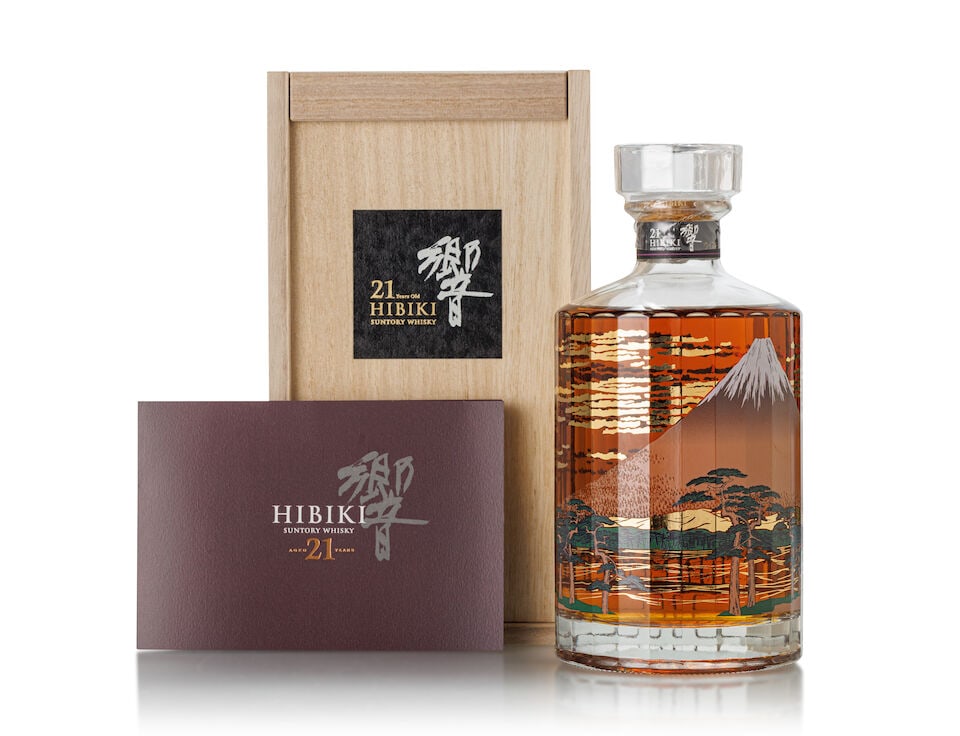 響 Hibiki 21 Year Old Mount Fuji 富士風雲圖 (1x 700ml): 響 Hibiki 21 Year Old Mount Fuji 富士風雲圖 (1x 700ml) Region: Japan Label: transfer print labelling Packaging: original wooden case Alcohol content: 43% ABV Notes: