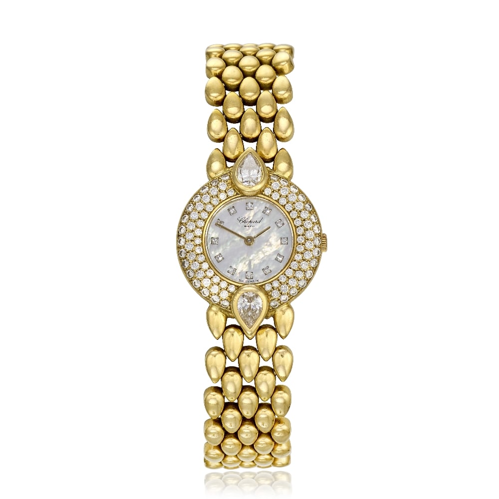 Chopard. A lady's 18K gold diamond set quartz bracelet watch with mother of pearl dial Ref: 915 ...: Chopard. A lady's 18K gold diamond set quartz bracelet watch with mother of pearl dial Reference: 915 1 Date: Circa 2000 Movement: Jewelled quartz Dial: Mother of pearl, applied diamond set hour marke