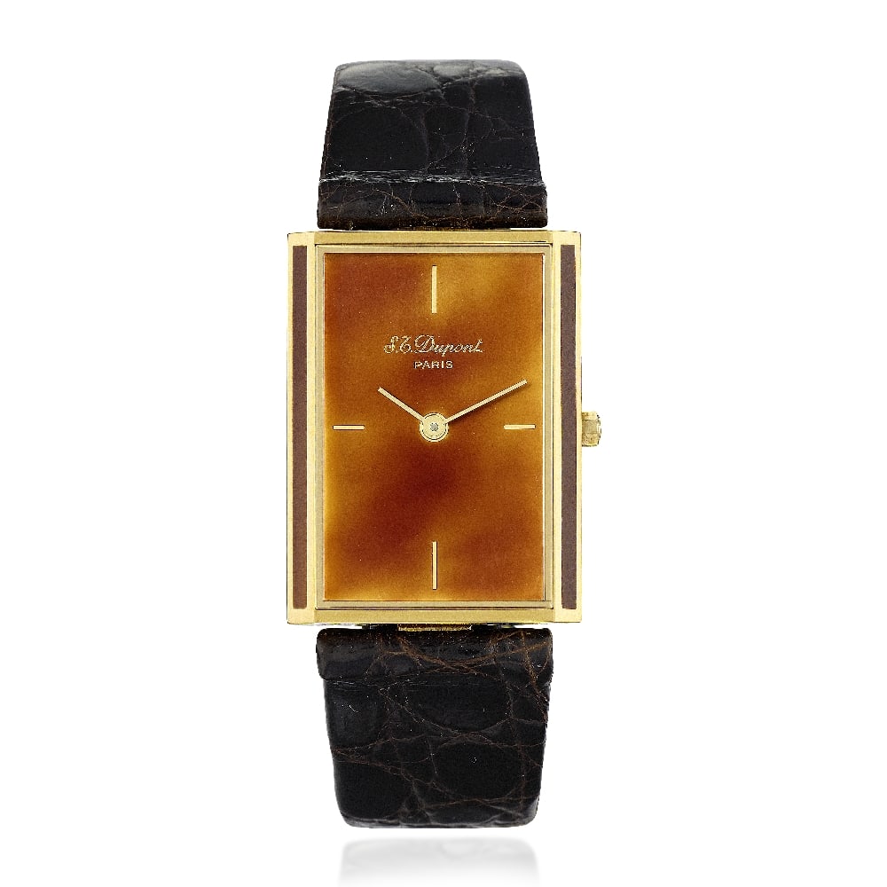 S.T. Dupont. A rare 'Le Lacquier' collectors set Circa 1983: S.T. Dupont. A rare 'Le Lacquier' collectors set Comprising of: A lacquer and gilt metal quartz travel alarm clock, 92mm x 36mm. A gold plated quartz wristwatch with lacquer decoration, 24mm x 33mm. A