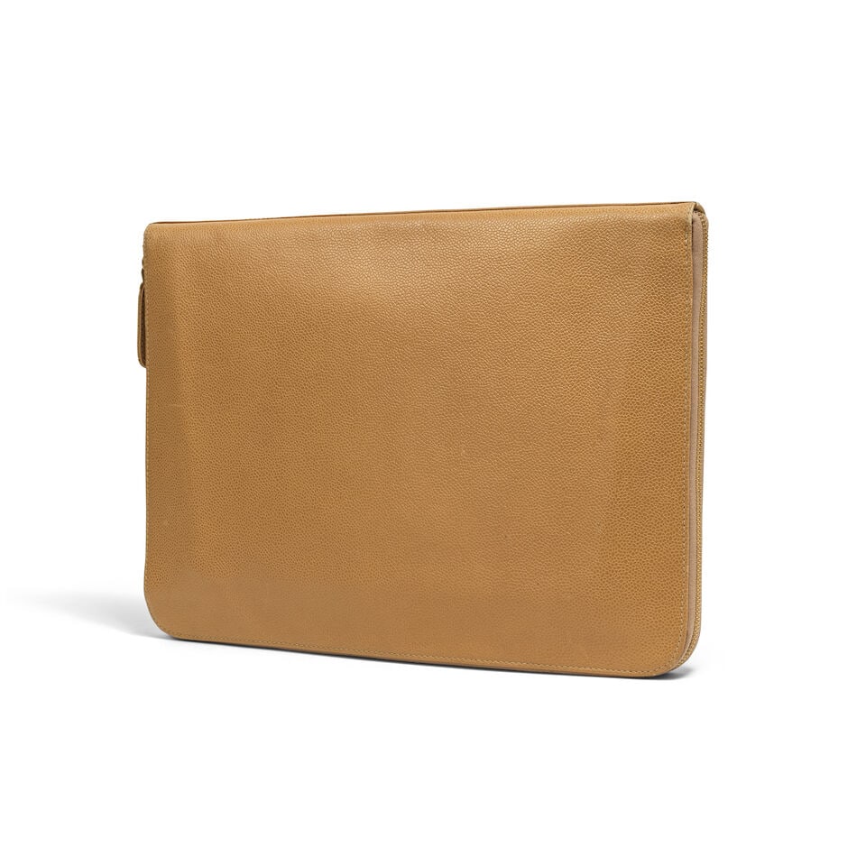 Chanel. Porte documents en cuir caviar beige. Chanel. Beige caviar leather document holder. - 2