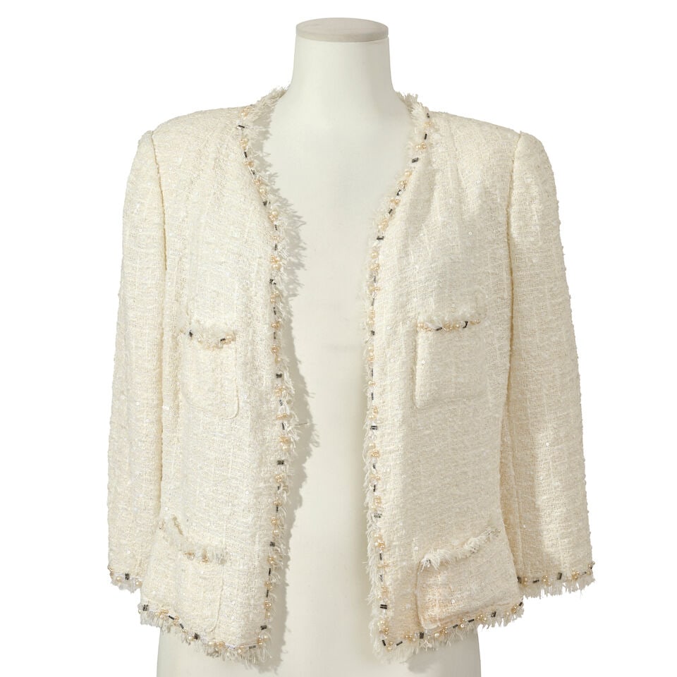 Chanel, collection Prêt à Porter, circa 2000. Veste en tweed blanc brodé de perle... (1 of 2)