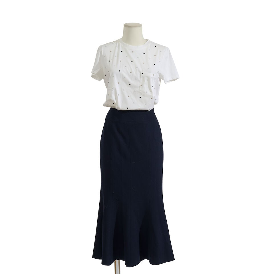 Chanel. Ensemble jupe longue en laine marine et t-shirt blanc à pois. Chanel. Long navy woo... (1 of 1)