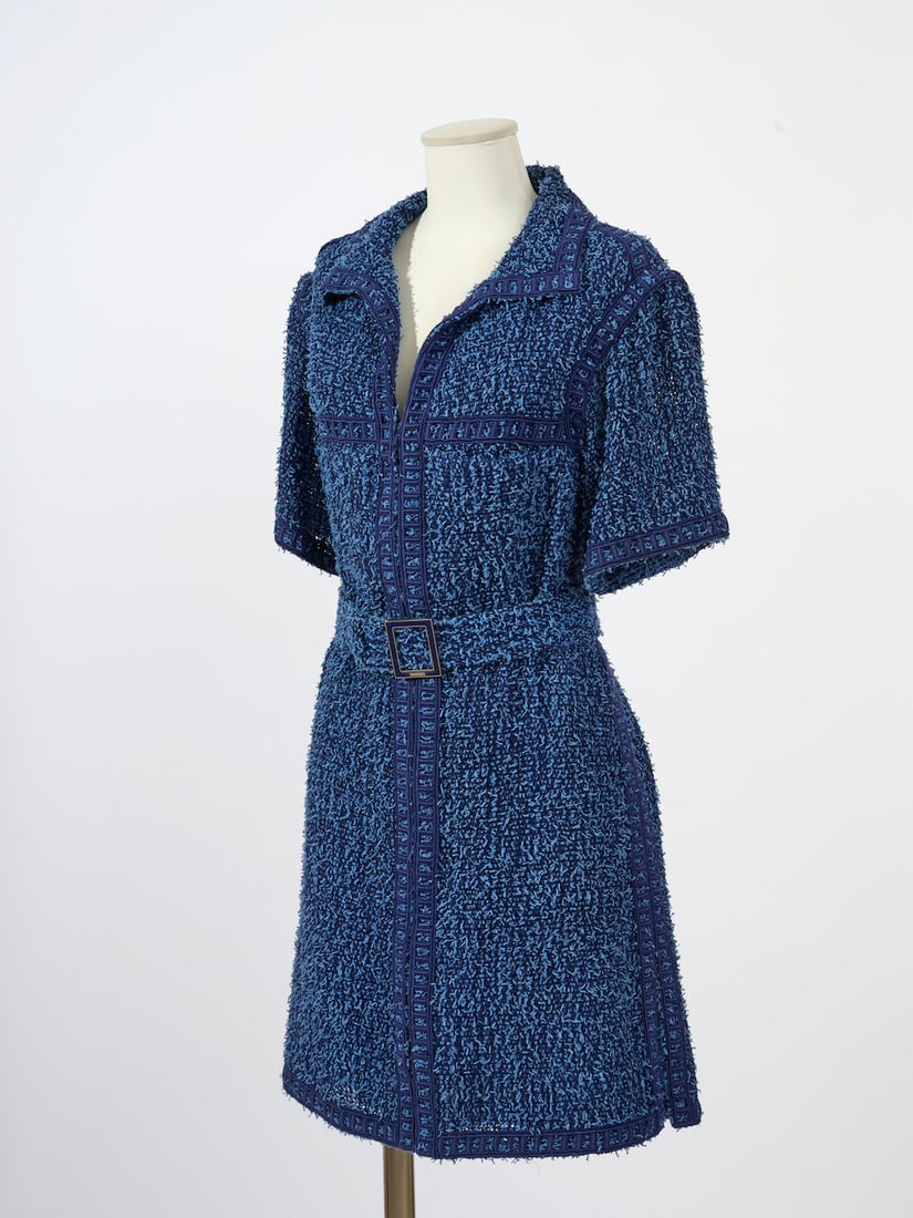 Chanel, collection Prêt à Porter Automne/Hiver 2013. Robe manteau en tweed effiloch... - 3
