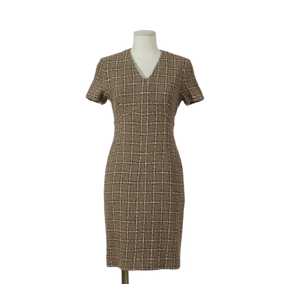 Chanel, collection Prêt à Porter, Automne/Hiver 1995. Robe en tweed vert, rose chin...: Chanel, collection Prêt à Porter, Automne/Hiver 1995. Robe en tweed vert, rose chiné noir. Chanel, Ready-to-Wear collection, Autumn/Winter 1995. Dress in green tweed, heathered pink