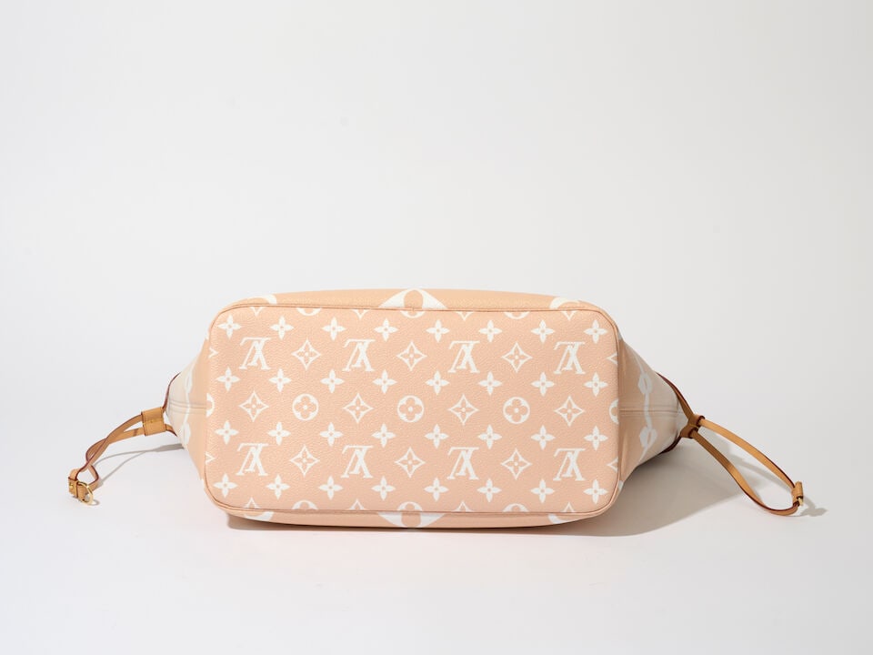 Louis Vuitton, collection LV by The Pool 2021. Sac Neverfull MM en toile Monogram brume dans les... - 2
