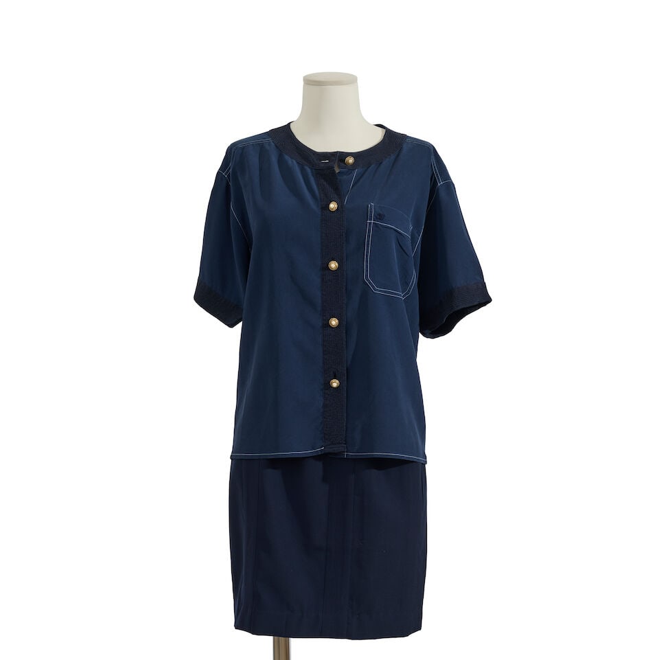 Chanel, années 1990. Ensemble en soie marine et jupe en coton matelassé. Chanel, 1990... (1 of 3)