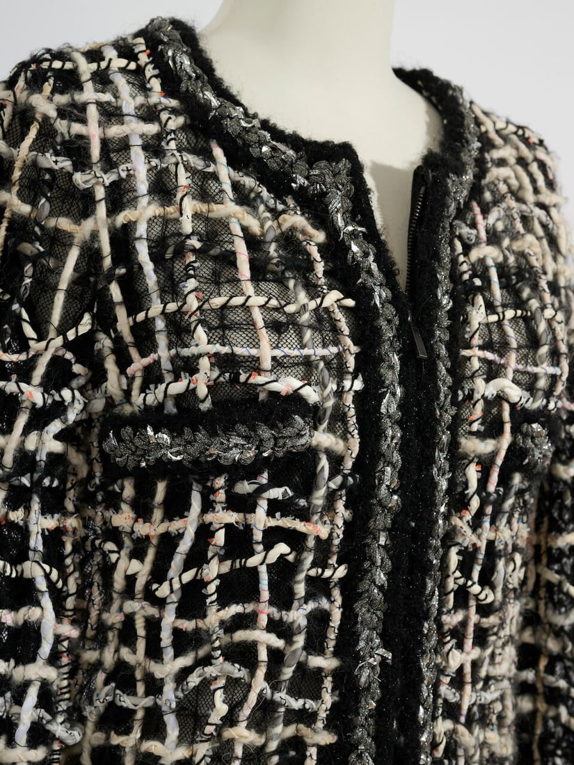 Chanel, collection Prêt à Porter, Printemps/Eté 2015. Manteau zippée en resi... - 2