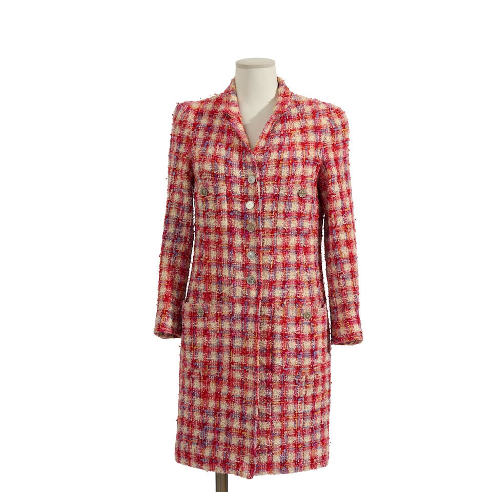 Chanel, collection Prêt à Porter, circa 2010. Manteau en tweed dans les tons rouge, be... (1 of 2)