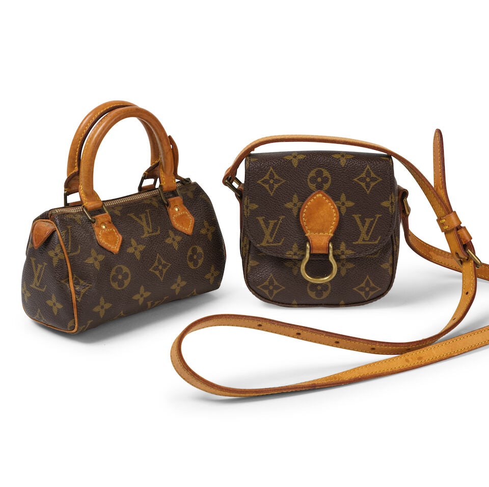 Louis Vuitton. Deux sacs : Mini Saint Cloud et Mini Speedy en toile Monogram et cuir naturel. Lo...: Louis Vuitton. Deux sacs : Mini Saint Cloud et Mini Speedy en toile Monogram et cuir naturel. Louis Vuitton. Two bags : Mini Saint Cloud and Mini Speedy in Monogram canvas and natural leather. Footnot